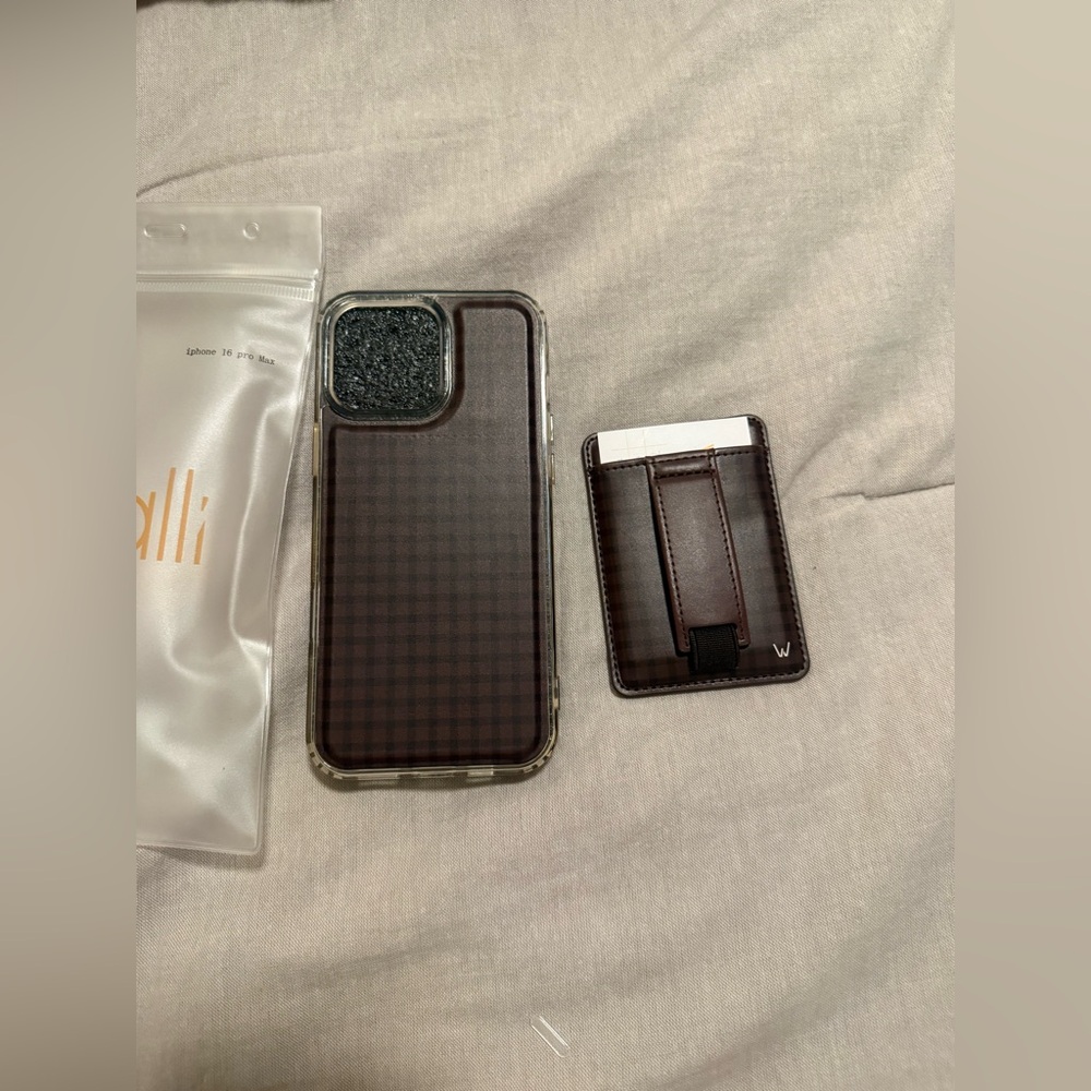 Walli Cafe Gingham iPhone 16 pro max wallet Magnetic Case - NWT - Picture 2 of 5